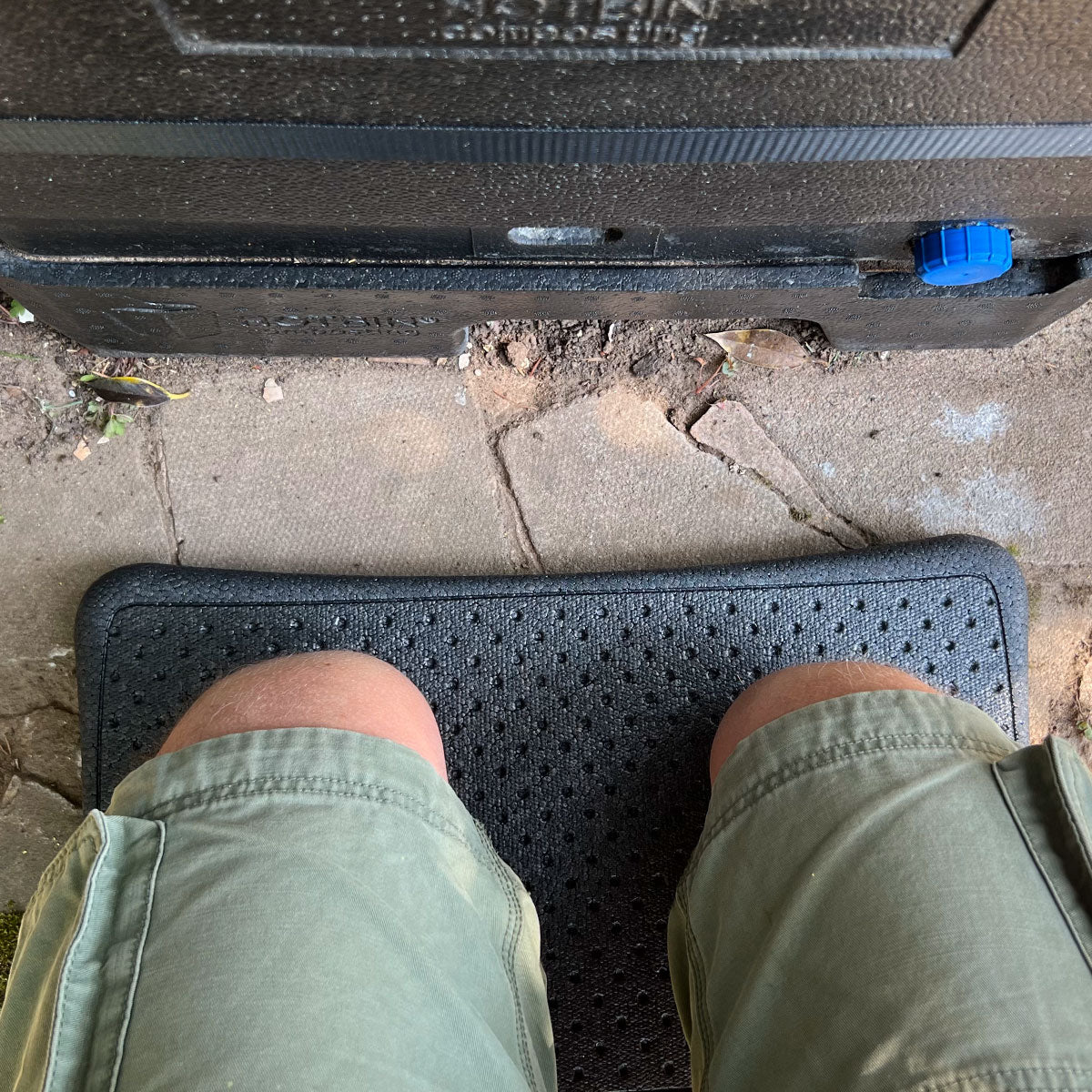 Person kneeling on a HOTBIN kneeler