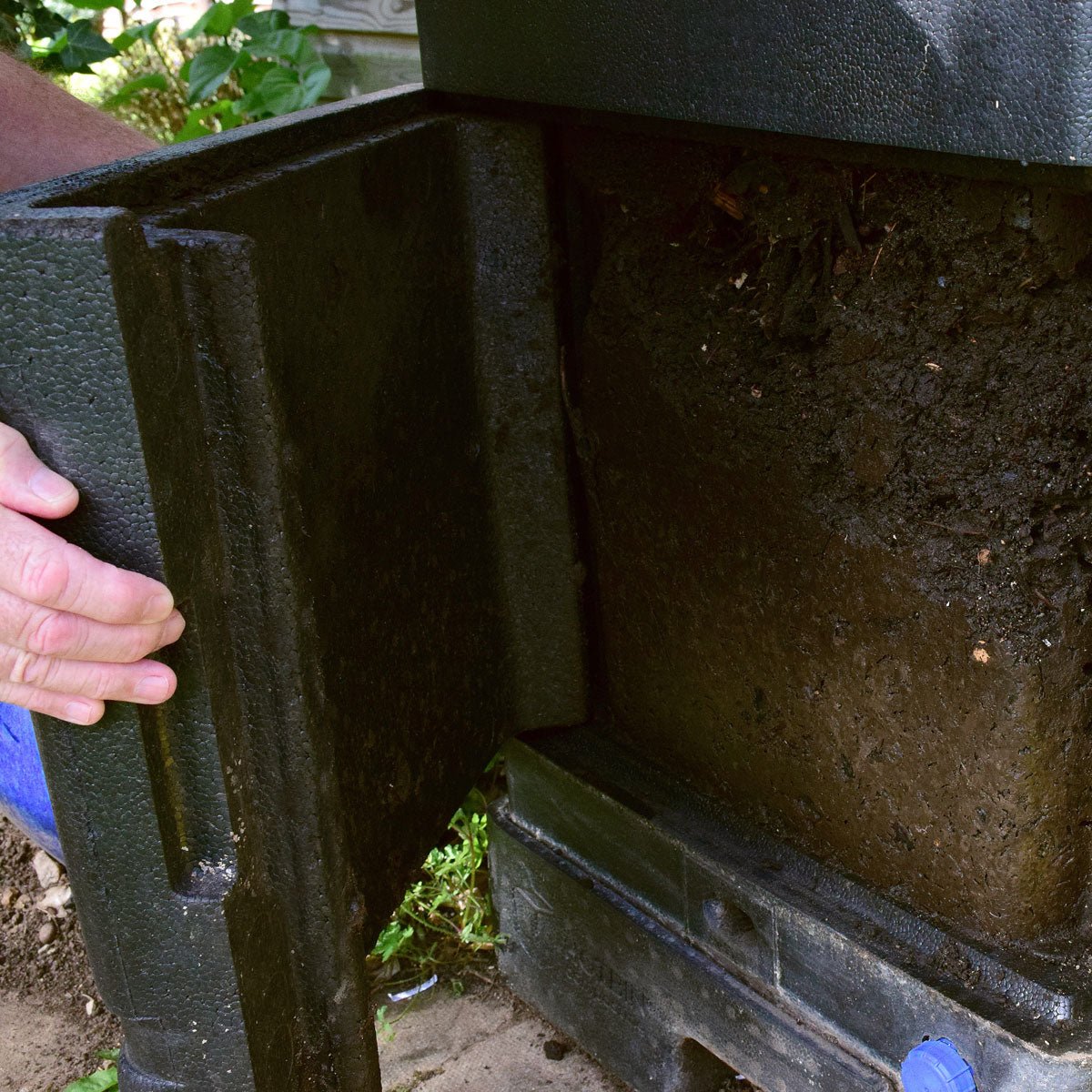 Turn food waste into usable compost in as little as 30–90 days